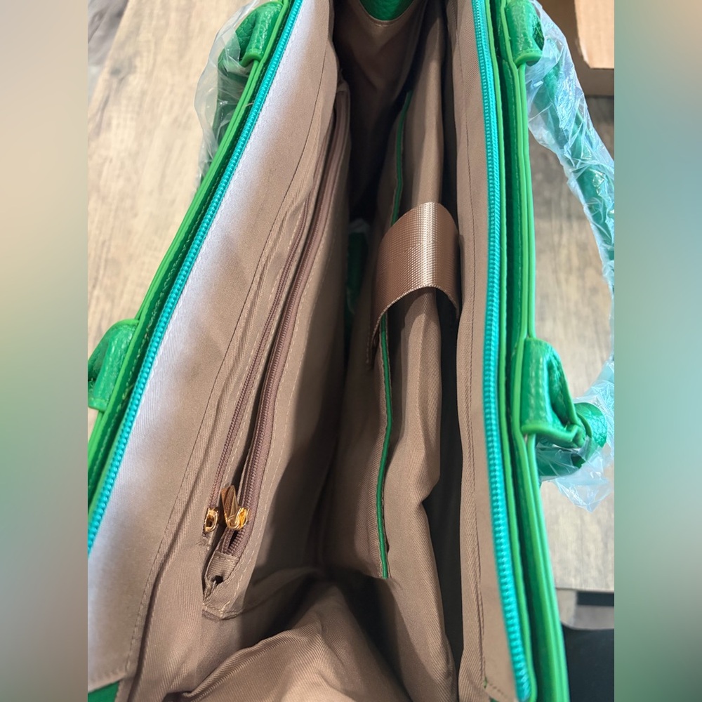Vibrant Green Tote Bag BNWT - Picture 4 of 6